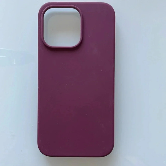 iPhone 14 Pro silicone case - Picture 1 of 6